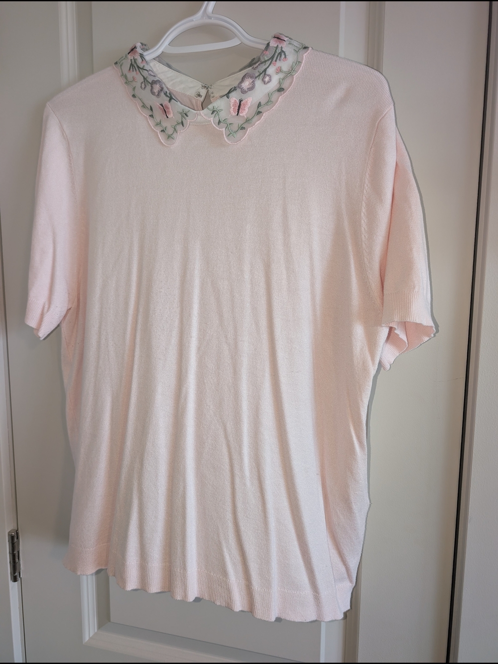 2/30$ 💓twik Pale Pink Short Sleeve Knit Top with Embroidered Collet